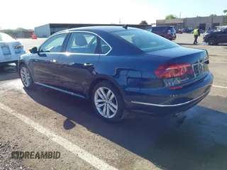 2018 Volkswagen Passat SE z VIN 1VWBA7A3XJC038887, wystawiony jako IAAI lot #42084936 z przebiegiem 62 857 mil mil oraz . Historia ofert i sprzedaży dostępna na DreamBid. Obrazek 3.