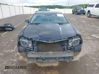 2011 Chevrolet Camaro 2LT z VIN 2G1FC1ED9B9202646, wystawiony jako IAAI lot #42197210 z przebiegiem 177 451 mil mil oraz . Historia ofert i sprzedaży dostępna na DreamBid. Obrazek 13.