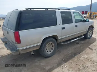 1997 Chevrolet Suburban with VIN 1GNFK16R3VJ330935, listed as a IAAI auction lot 41997594 with 231,497 mi miles and . Bid and sale history available at DreamBid. Image 4.