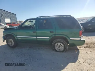 2000 GMC Jimmy SLE Convenience with VIN 1GKDT13W3Y2215035, listed as a Copart auction lot 77484104 with 116,124 mi miles and Salvage Title. Bid and sale history available at carsss.com. Image 2.