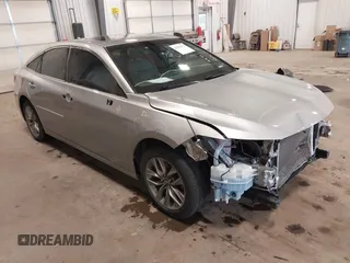 2019 Toyota Avalon XLE z VIN 4T1BZ1FB0KU027896, wystawiony jako IAAI lot #42110371 z przebiegiem 107 104 mil mil oraz . Historia ofert i sprzedaży dostępna na DreamBid. Obrazek 1.