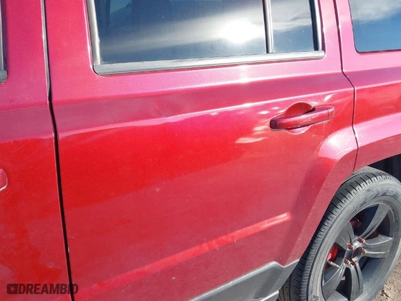 2015 Jeep Patriot Altitude Edition with VIN 1C4NJPBA2FD387587, listed as a IAAI auction lot 41303117 with 206,013 mi miles. Bid and sale history available at carsss.com. Image 15.