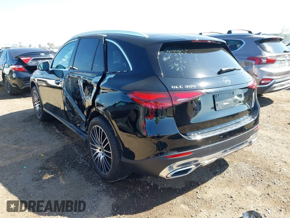 2024 Mercedes-Benz GLC 300 z VIN W1NKM4HB2RF190431, wystawiony jako IAAI lot #41859830 z przebiegiem 7 259 mil mil oraz . Historia ofert i sprzedaży dostępna na DreamBid. Obrazek 3.