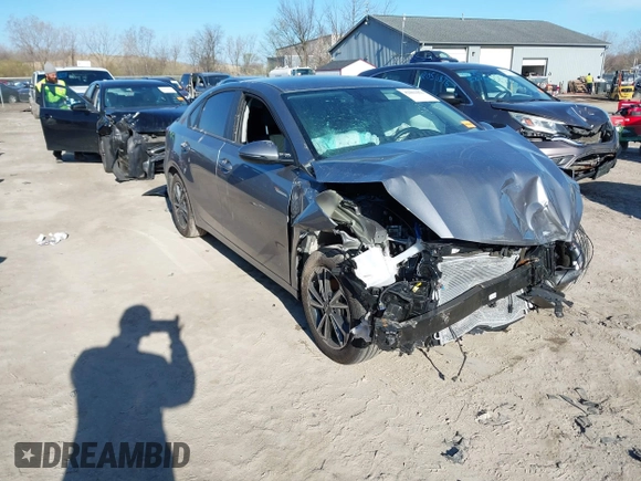 2024 Kia Forte LXS with VIN 3KPF24ADXRE802833, listed as a IAAI auction lot 42059433 with 9,734 mi miles and . Bid and sale history available at DreamBid. Image 1.