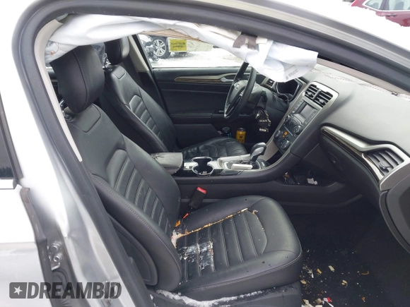 2014 Ford Fusion SE Hybrid with VIN 3FA6P0LUXER172442, listed as a IAAI auction lot 41623540 with 195,843 mi miles. Bid and sale history available at carsss.com. Image 5.