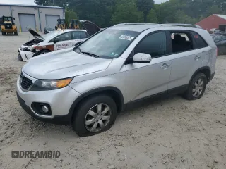2011 Kia Sorento LX z VIN 5XYKTDA13BG115137, wystawiony jako Copart lot #59095065 z przebiegiem 263 537 mil mil oraz Czysty tytuł • Clean title. Historia ofert i sprzedaży dostępna na DreamBid. Obrazek 1.