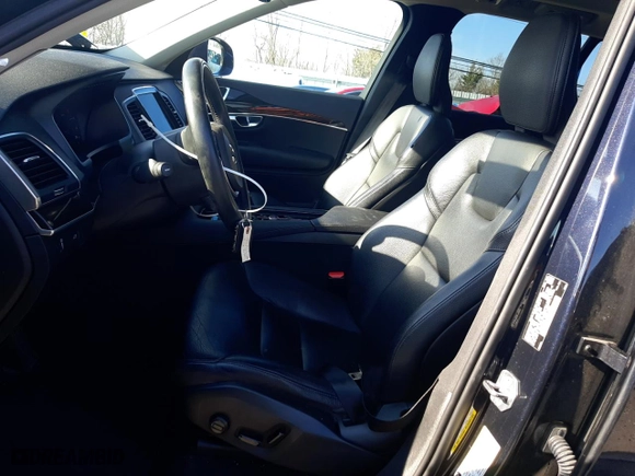 2019 Volvo XC90 Momentum with VIN YV4102PK8K1456992, listed as a Copart auction lot 44600625 with 88338 miles and Salvage Title. Bid and sale history available at carsss.com. Image 7.