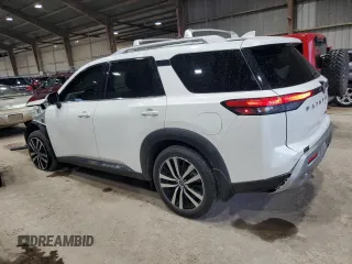 2023 Nissan Pathfinder Platinum z VIN 5N1DR3DH2PC254760, wystawiony jako Copart lot #55861115 z przebiegiem 20 265 mil mil oraz Szkoda całkowita • Salvage title. Historia ofert i sprzedaży dostępna na DreamBid. Obrazek 2.