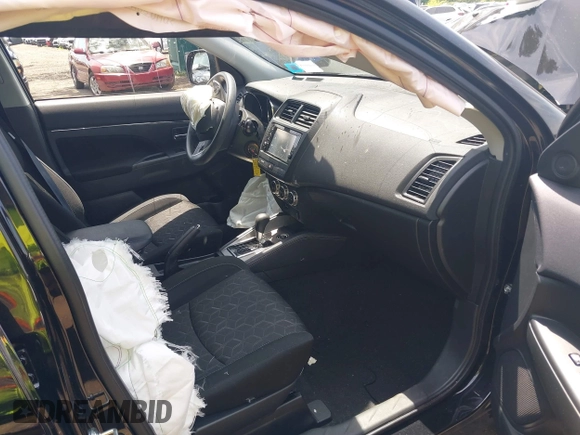 2023 Mitsubishi Outlander ES z VIN JA4ARUAU2PU008729, wystawiony jako IAAI lot #39558734 z przebiegiem 7 466 mil mil oraz . Historia ofert i sprzedaży dostępna na DreamBid. Obrazek 5.