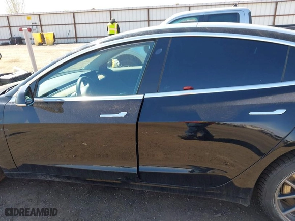 2019 Tesla Model 3 Mid Range with VIN 5YJ3E1EA3KF304286, listed as a IAAI auction lot 42066908 with 164,667 mi miles. Bid and sale history available at carsss.com. Image 14.