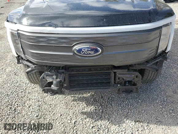 2022 Ford F-150 Lightning Pro z VIN 1FT6W1EV4NWG14041, wystawiony jako Copart lot #85252844 z przebiegiem 31 093 mil mil oraz Szkoda całkowita • Salvage title. Historia ofert i sprzedaży dostępna na DreamBid. Obrazek 11.