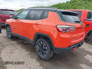 2019 Jeep Compass Trailhawk with VIN 3C4NJDDB5KT754054, listed as a IAAI auction lot 42184031 with 42,214 mi miles and . Bid and sale history available at DreamBid. Image 3.