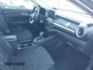 2021 Kia Forte FE z VIN 3KPF24AD1ME369590, wystawiony jako IAAI lot #41308194 z przebiegiem 71 462 mil mil oraz . Historia ofert i sprzedaży dostępna na DreamBid. Obrazek 5.