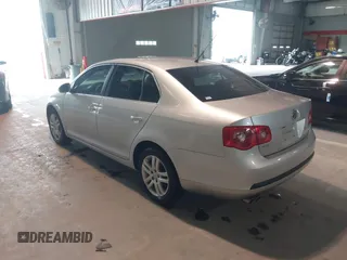 2007 Volkswagen Jetta Wolfsburg Edition z VIN 3VWEF71K47M068805, wystawiony jako IAAI lot #42738185 z przebiegiem 116 269 mil mil oraz . Historia ofert i sprzedaży dostępna na DreamBid. Obrazek 3.