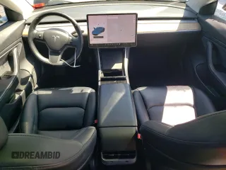 2019 Tesla Model 3 Mid Range z VIN 5YJ3E1EA6KF306887, wystawiony jako Copart lot #52401625 z przebiegiem 105 948 mil mil oraz Szkody całkowita. Historia ofert i sprzedaży dostępna na DreamBid. Obrazek 8.