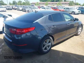 2015 Kia Optima LX z VIN KNAGM4A72F5621710, wystawiony jako IAAI lot #42171130 z przebiegiem 131 924 mil mil oraz . Historia ofert i sprzedaży dostępna na DreamBid. Obrazek 4.