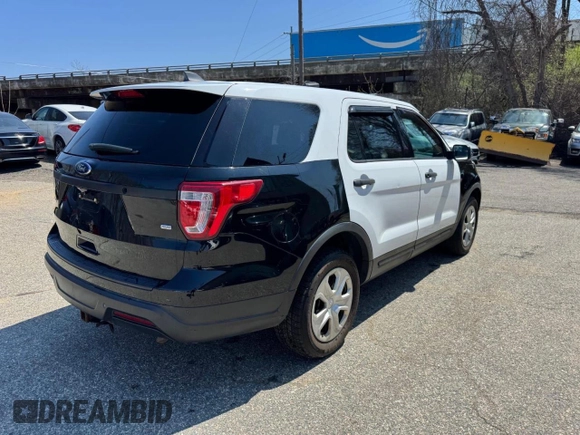 2018 Ford Police Interceptor Utility z VIN 1FM5K8AR4JGA32224, wystawiony jako Copart lot #55688025 z przebiegiem 121 565 mil mil oraz Tytuł czysty. Historia ofert i sprzedaży dostępna na DreamBid. Obrazek 4.