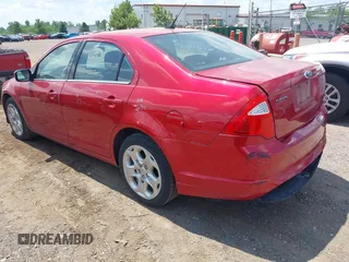 2010 Ford Fusion SE z VIN 3FAHP0HA1AR415945, wystawiony jako IAAI lot #42651204 z przebiegiem 127 765 mil mil oraz . Historia ofert i sprzedaży dostępna na DreamBid. Obrazek 3.