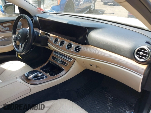 2020 Mercedes-Benz E-Class E 350 with VIN WDDZF8EB9LA756820, listed as a IAAI auction lot 39661412 with 124,468 mi miles. Bid and sale history available at carsss.com. Image 5.