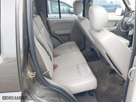 2005 Jeep Liberty Limited with VIN 1J4GK58K85W513961, listed as a IAAI auction lot 41921343 with 347,996 mi miles. Bid and sale history available at carsss.com. Image 8.