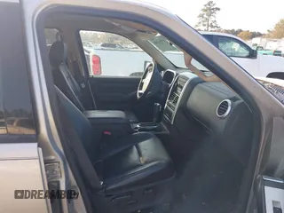2006 Mercury Mountaineer Premier z VIN 4M2EU48866UJ01468, wystawiony jako IAAI lot #40946348 z przebiegiem 205 840 mil mil oraz . Historia ofert i sprzedaży dostępna na DreamBid. Obrazek 5.