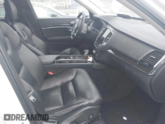 2018 Volvo XC90 Momentum with VIN YV4A22PK4J1321548, listed as a IAAI auction lot 41865899 with 122,568 mi miles. Bid and sale history available at carsss.com. Image 5.