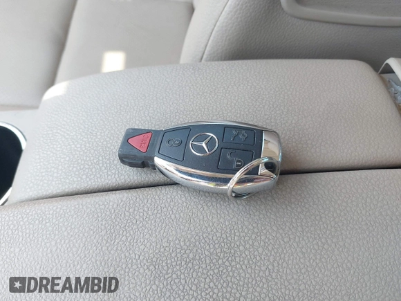 2010 Mercedes-Benz C 300 Sport z VIN WDDGF8BB1AR121245, wystawiony jako IAAI lot #42061384 z przebiegiem Nie podano mil oraz . Historia ofert i sprzedaży dostępna na DreamBid. Obrazek 11.