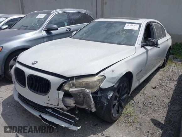 2014 BMW 7 Series ALPINA B7 with VIN WBAYE8C59ED135260, listed as a IAAI auction lot 41906238 with 152,030 mi miles. Bid and sale history available at carsss.com. Image 18.