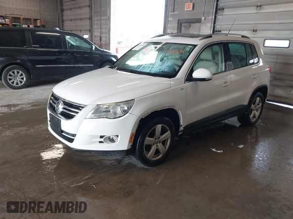 2010 Volkswagen Tiguan SEL with VIN WVGAV7AX6AW514729, listed as a IAAI auction lot 42433993 with 185,980 mi miles and . Bid and sale history available at DreamBid. Image 2.