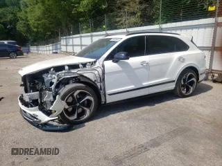 2022 Bentley Bentayga V8 z VIN SJAAM2ZV5NC012011, wystawiony jako Copart lot #58008944 z przebiegiem 18 036 mil mil oraz Szkody całkowita. Historia ofert i sprzedaży dostępna na DreamBid. Obrazek 1.