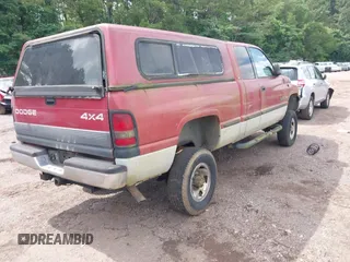 1999 Dodge 2500 z VIN 3B7KF23Z9XG214245, wystawiony jako IAAI lot #42378171 z przebiegiem 461 425 mil mil oraz . Historia ofert i sprzedaży dostępna na DreamBid. Obrazek 4.