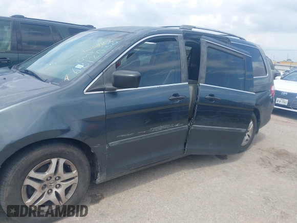 2006 Honda Odyssey LX with VIN 5FNRL38206B120381, listed as a IAAI auction lot 42058872 with 165,217 mi miles. Bid and sale history available at carsss.com. Image 6.