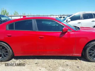 2015 Dodge Charger SXT z VIN 2C3CDXHG1FH916674, wystawiony jako IAAI lot #42168210 z przebiegiem 148 984 mil mil oraz . Historia ofert i sprzedaży dostępna na DreamBid. Obrazek 13.