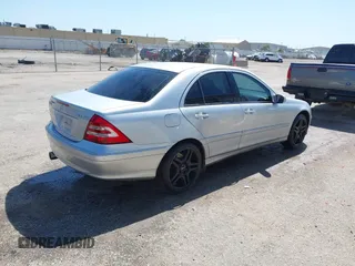 2007 Mercedes-Benz C 280 Luxury z VIN WDBRF92H67F857068, wystawiony jako IAAI lot #42216145 z przebiegiem 183 348 mil mil oraz . Historia ofert i sprzedaży dostępna na DreamBid. Obrazek 4.