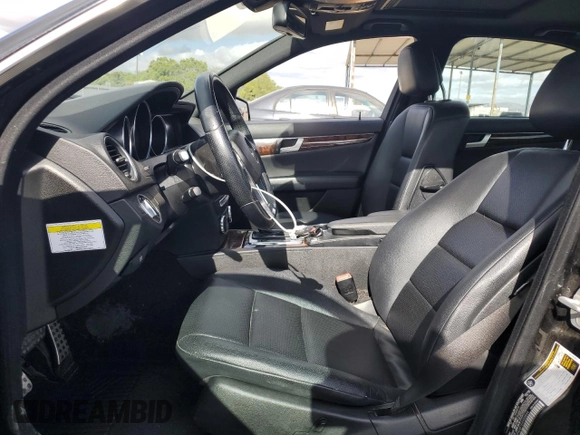 2014 Mercedes-Benz C 250 Sport z VIN WDDGF4HB1EA933844, wystawiony jako Copart lot #56911155 z przebiegiem 228 015 mil mil oraz Szkoda całkowita • Salvage title. Historia ofert i sprzedaży dostępna na DreamBid. Obrazek 7.