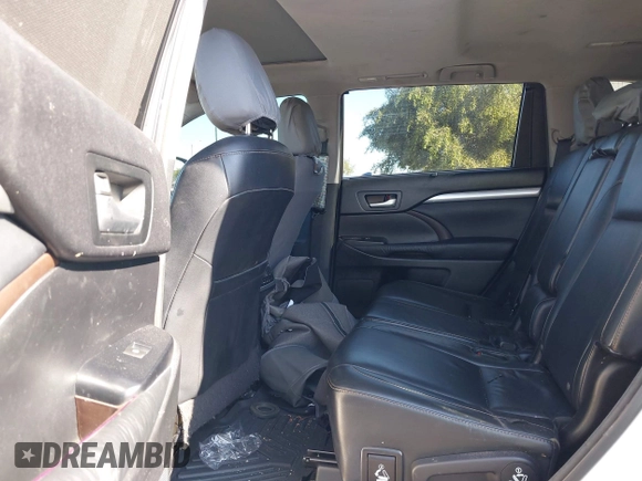 2015 Toyota Highlander XLE z VIN 5TDKKRFH8FS097572, wystawiony jako IAAI lot #42225373 z przebiegiem 115 490 mil mil oraz . Historia ofert i sprzedaży dostępna na DreamBid. Obrazek 8.