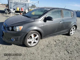 2014 Chevrolet Sonic LTZ z VIN 1G1JE6SB6E4191598, wystawiony jako Copart lot #77160534 z przebiegiem 141 147 mil mil oraz Szkoda całkowita • Salvage title. Historia ofert i sprzedaży dostępna na DreamBid. Obrazek 1.