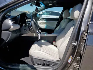 2023 Genesis G70 2.0T z VIN KMTG34TA6PU113067, wystawiony jako Copart lot #55523925 z przebiegiem 30 942 mil mil oraz Szkoda całkowita • Salvage title. Historia ofert i sprzedaży dostępna na DreamBid. Obrazek 7.