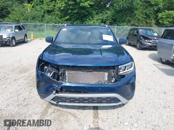 2022 Volkswagen Atlas SE z VIN 1V2HE2CA7NC211835, wystawiony jako IAAI lot #42722660 z przebiegiem 56 112 mil mil oraz . Historia ofert i sprzedaży dostępna na DreamBid. Obrazek 13.