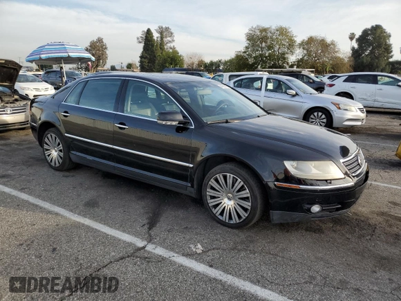 2006 Volkswagen Phaeton z VIN WVWAF03D268002733, wystawiony jako Copart lot #44980475 z przebiegiem 90 539 mil mil oraz Czysty tytuł • Clean title. Historia ofert i sprzedaży dostępna na DreamBid. Obrazek 4.