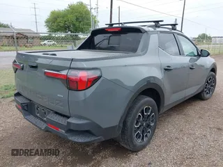 2023 Hyundai Santa Cruz SEL z VIN 5NTJCDAE6PH041342, wystawiony jako IAAI lot #42192227 z przebiegiem Nie podano mil oraz . Historia ofert i sprzedaży dostępna na DreamBid. Obrazek 4.