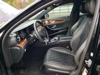 2018 Mercedes-Benz E-Class E 300 with VIN WDDZF4JBXJA371181, listed as a Copart auction lot 68609982 with 28,860 mi miles. Bid and sale history available at carsss.com. Image 7.