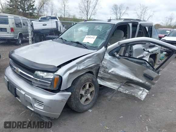 2005 Chevrolet TrailBlazer LT with VIN 1GNDT13S552190909, listed as a IAAI auction lot 42081094 with 117,897 mi miles and . Bid and sale history available at DreamBid. Image 17.