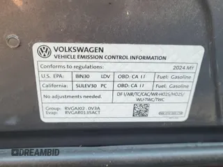 2024 Volkswagen Tiguan SE z VIN 3VV3B7AX0RM107010, wystawiony jako IAAI lot #42845198 z przebiegiem 22 903 mil mil oraz . Historia ofert i sprzedaży dostępna na DreamBid. Obrazek 9.