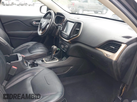 2017 Jeep Cherokee Limited z VIN 1C4PJLDB4HW521787, wystawiony jako IAAI lot #42384718 z przebiegiem 96 819 mil mil oraz . Historia ofert i sprzedaży dostępna na DreamBid. Obrazek 5.
