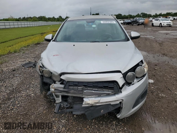 2012 Chevrolet Sonic LS z VIN 1G1JA5SH6C4164795, wystawiony jako Copart lot #55952365 z przebiegiem 119 966 mil mil oraz Szkoda całkowita • Salvage title. Historia ofert i sprzedaży dostępna na DreamBid. Obrazek 5.