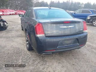 2018 Chrysler 300 with VIN 2C3CCABG0JH253924, listed as a IAAI auction lot 41407398 with 113,013 mi miles. Bid and sale history available at carsss.com. Image 3.