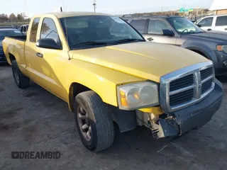 2006 Dodge Dakota ST with VIN 1D7HE22K26S702614, listed as a IAAI auction lot 40957687 with 241,007 mi miles and . Bid and sale history available at carsss.com. Image 1.