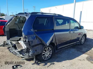 2018 Toyota Sienna XLE Auto Access Seat with VIN 5TDYZ3DC5JS914497, listed as a IAAI auction lot 41206120 with 208,996 mi miles. Bid and sale history available at carsss.com. Image 4.