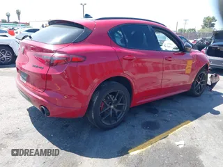 2020 Alfa Romeo Stelvio Ti z VIN ZASPAKBN5L7C73874, wystawiony jako IAAI lot #41996616 z przebiegiem Nie podano mil oraz . Historia ofert i sprzedaży dostępna na DreamBid. Obrazek 4.